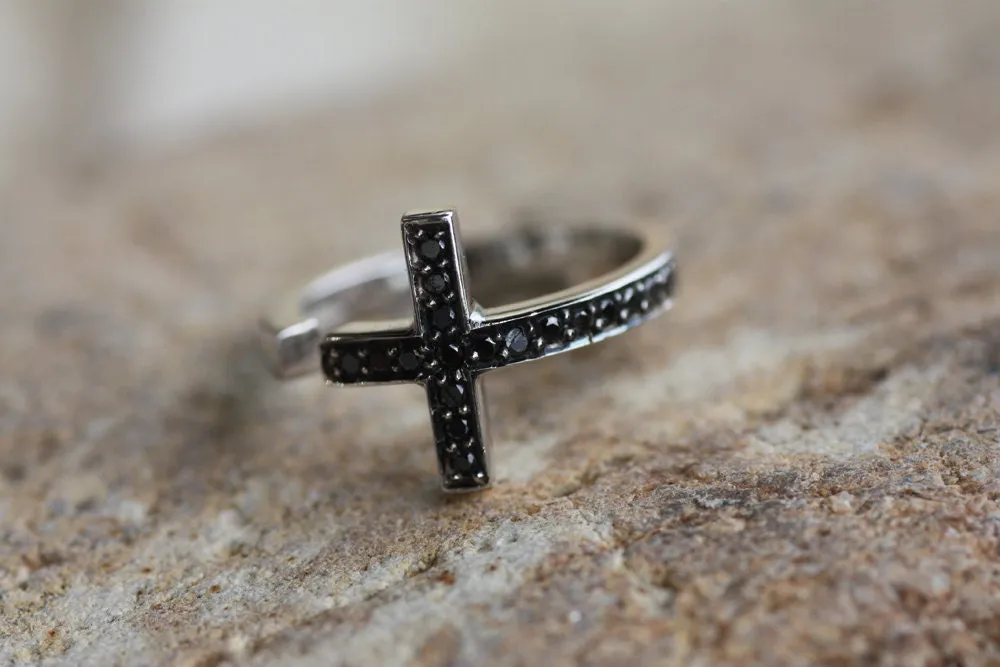 K18 Gold Cross diamonds ring