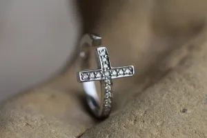 K18 Gold Cross diamonds ring