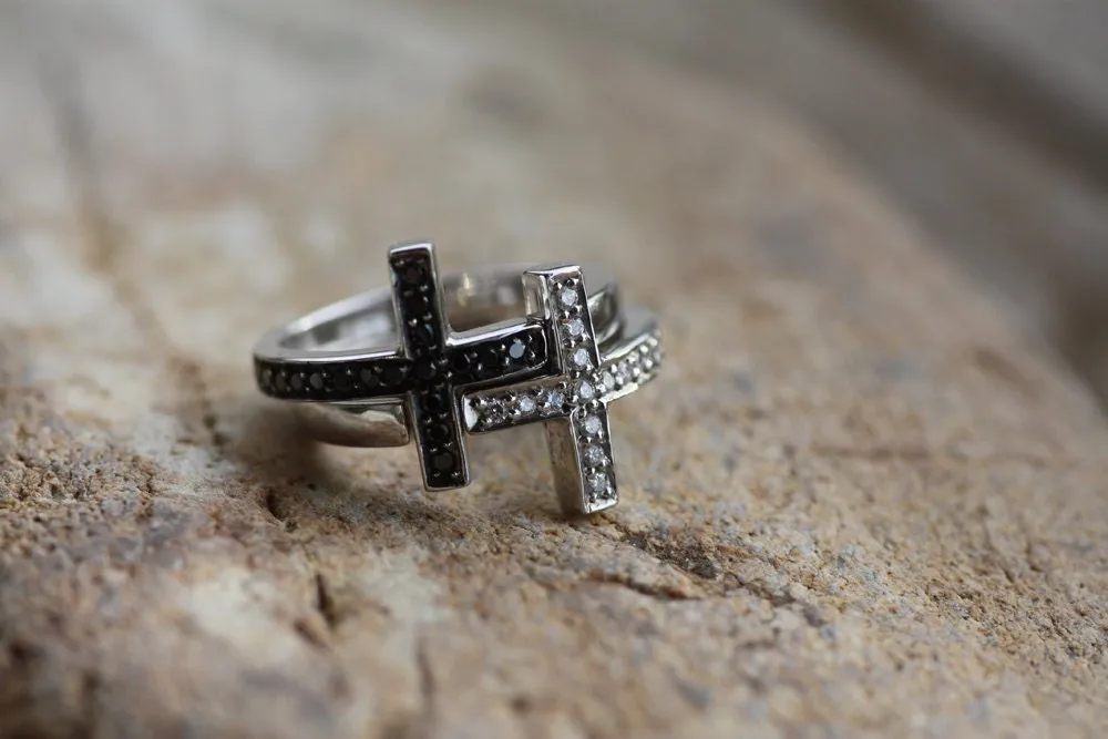 K18 Gold Cross diamonds ring