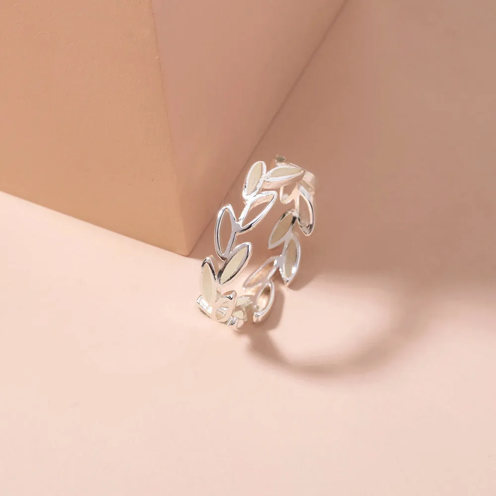 R647 - Retro Hollow Luminous Leaf Ring
